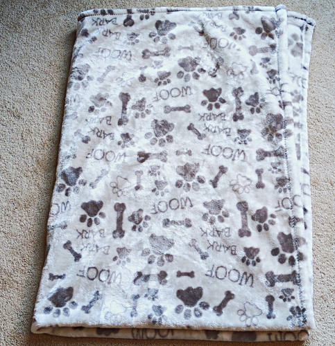 Soft Fleece Dog Blanket L Gray/White Paw Print Bone Pattern Woof Bark