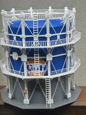 GULF GAS / FUEL STORAGE TANK - HO Scale BUILT UP - with FLASHING LIGHT- NEW