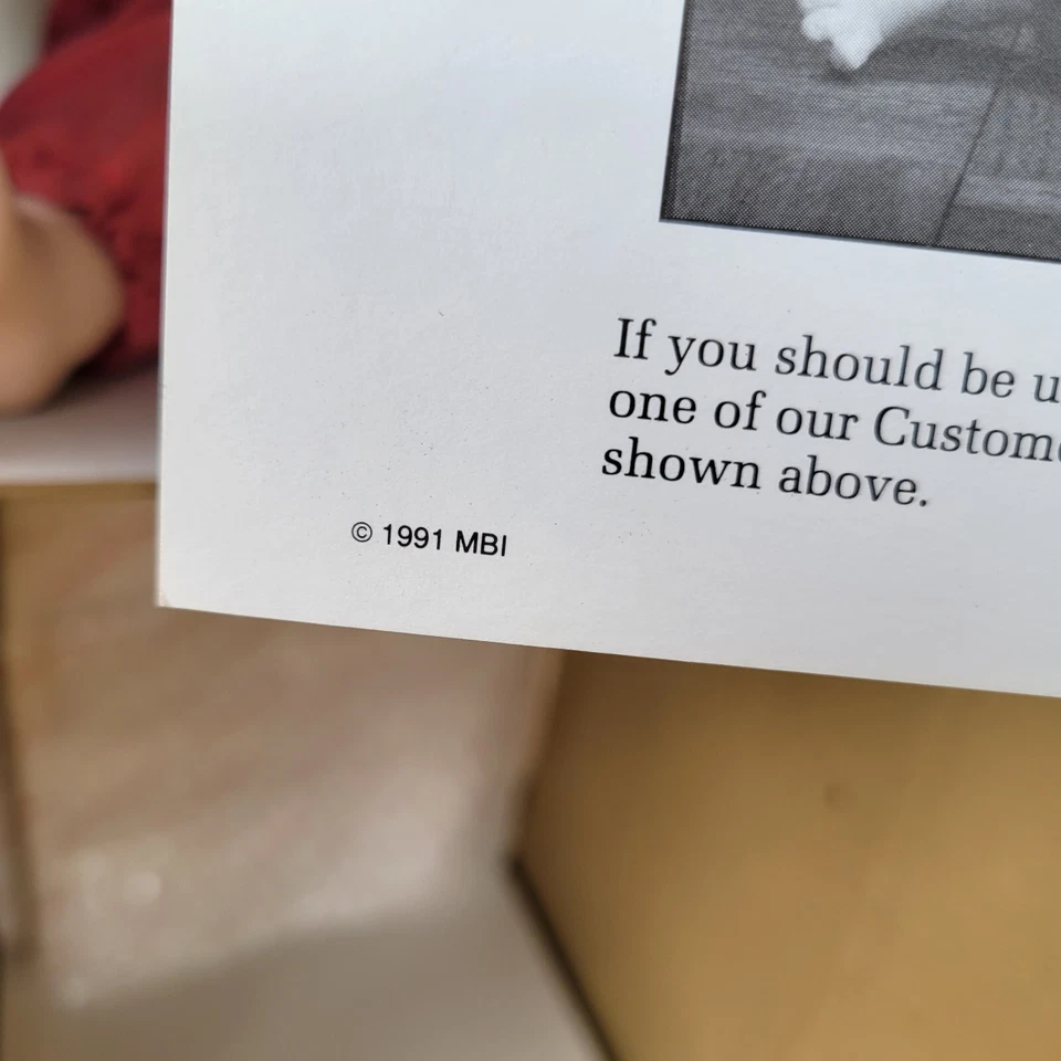 MUÑECA DE PORCELANA PILOTO AVIADOR TOMMY 1991 COMO NUEVA DANBURY ELKE HUTCHENS CERTIFICADO DE AUTENTICIDAD CAJA Foto 4 de 4