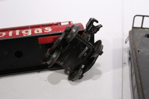 2 vagones planos de troncos vintage Lionel calibre O gris posguerra años 50 y 1 coche cisterna rojo - Imagen 13 de 19
