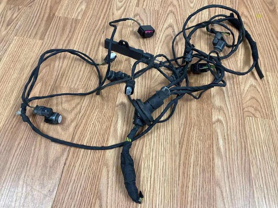 Жгут проводов для заднего бампера 2014 BMW 535 F10 с датчиками парковки (белый) от оригинального производителя - Изображение 3 из 4