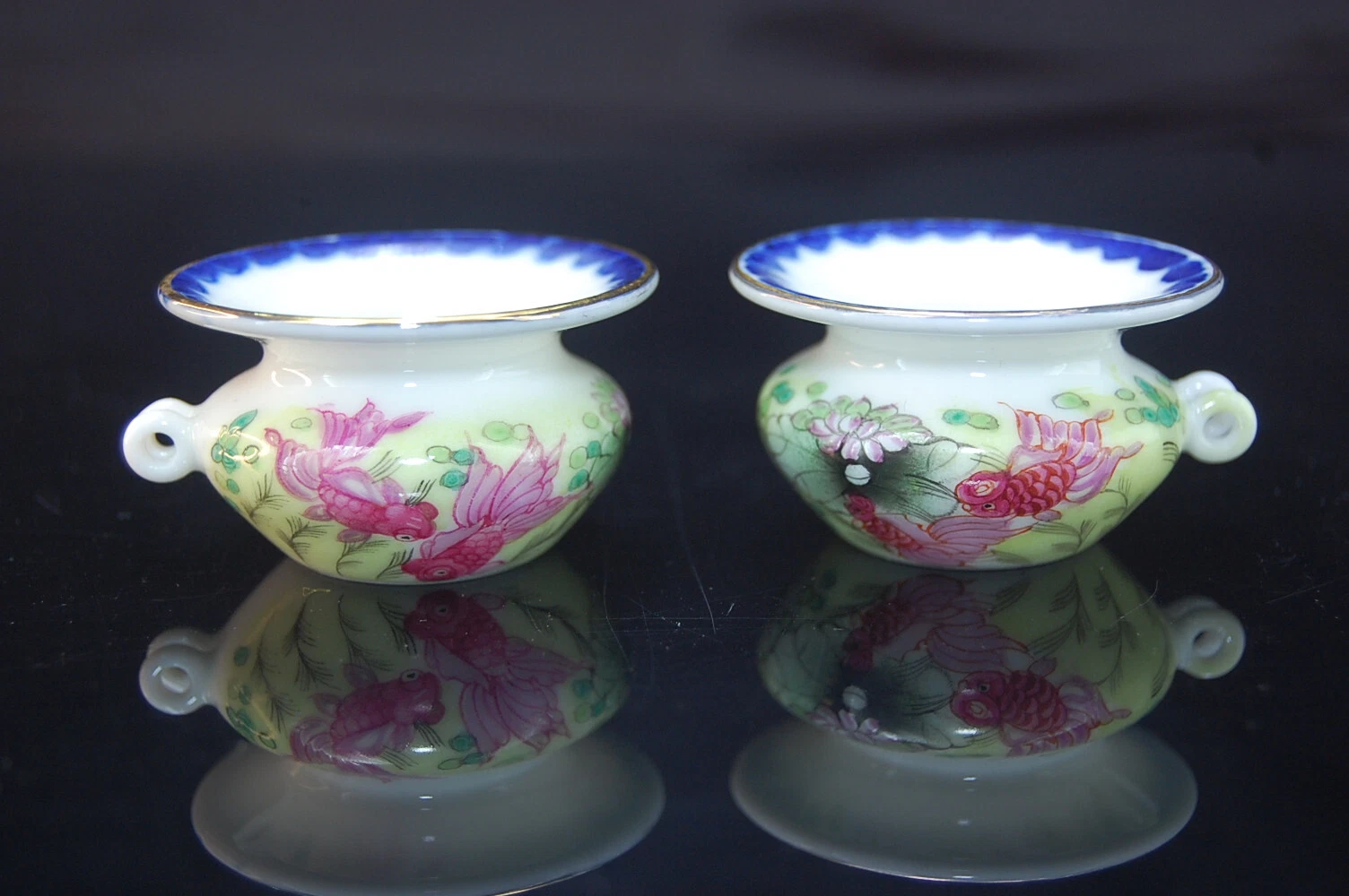 Collectable Hand Painted Rose Medallion Porcelain Bird Feeders for Bamboo Cage