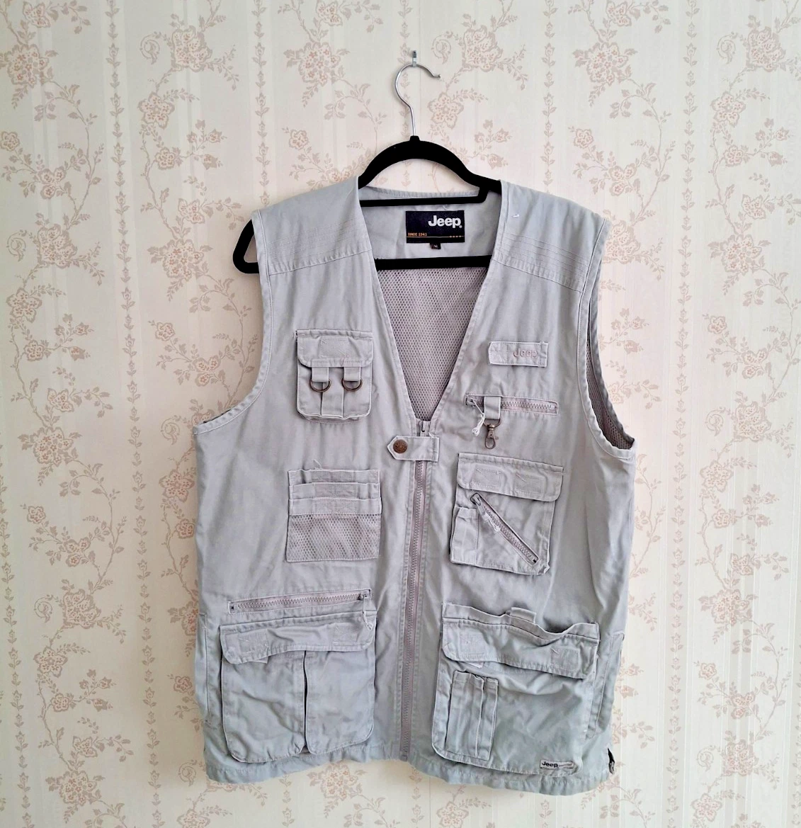 mens green jeep utility fisherman hunting vest size M with pockets mesh lining