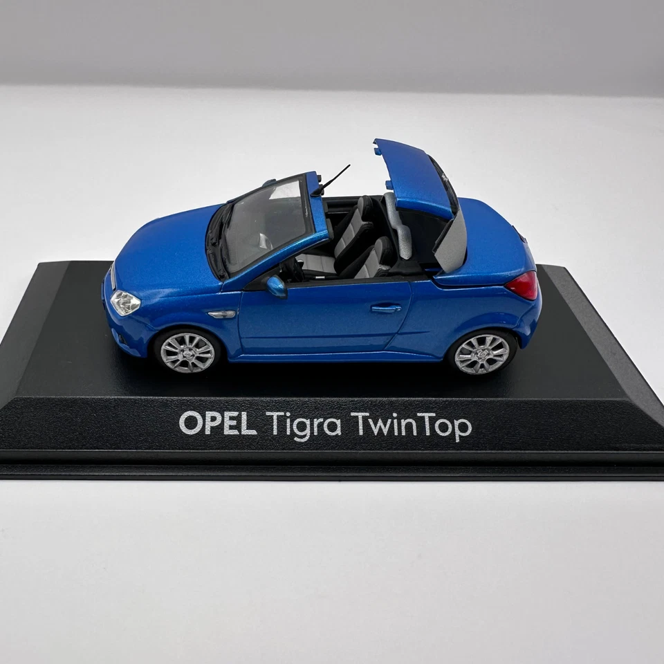 MINICHAMPS OPEL Tigra TwinTop 2007 Model Car 1:43 Blue - Image 3 of 4