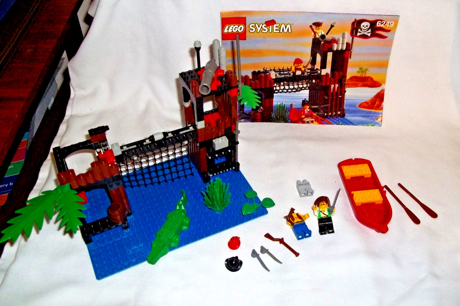 Lego System 6249 Pirates Ambush with Manual - 94% Complete