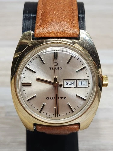 Timex Q Quartz Day-Date Wristwatch Working With New Band, 70's Clean Watch