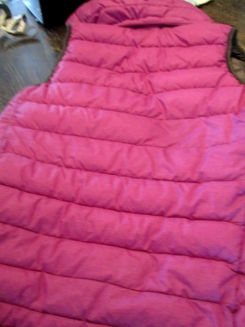 CHALECO ACOLCHADO MUJER MARCA MANDARINA MORADO, TALLA M Foto 4 de 4