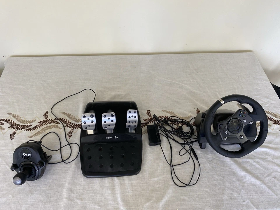 Logitech Racing Set Up para Xbox Foto 2 de 2