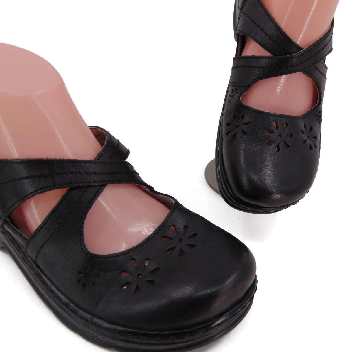 The Carolina Nubuck Clog in Black 8.0 / Black