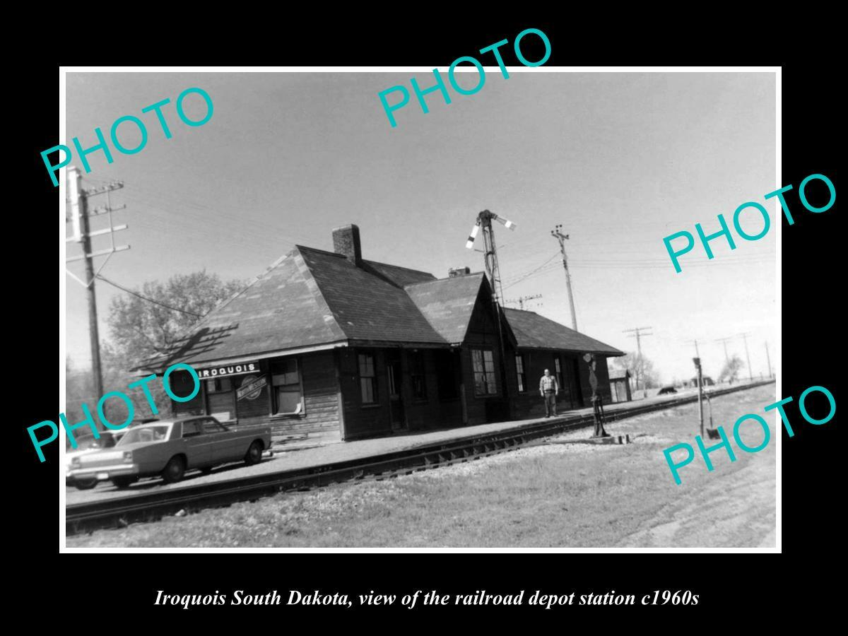 OLD POSTCARD SIZE PHOTO OF IROQUOIS SOUTH DAKOTA RAILROAD DEPOT STATION
