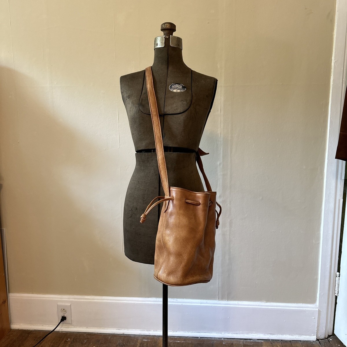 COACH Vintage Tan Natural Grain Leather Bag Drawstring  display picture 3
