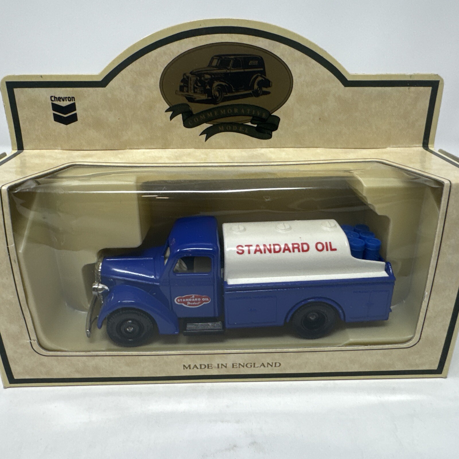 Lledo chevron 1936 Farm Delivery Truck Standard Oil Die Cast England New In Box