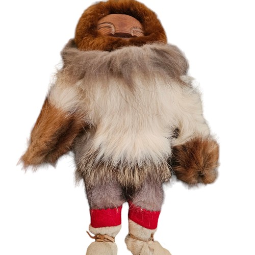 Muñeca esquimal vintage con piel hecha en Alaska cara tallada - Imagen 4 de 10