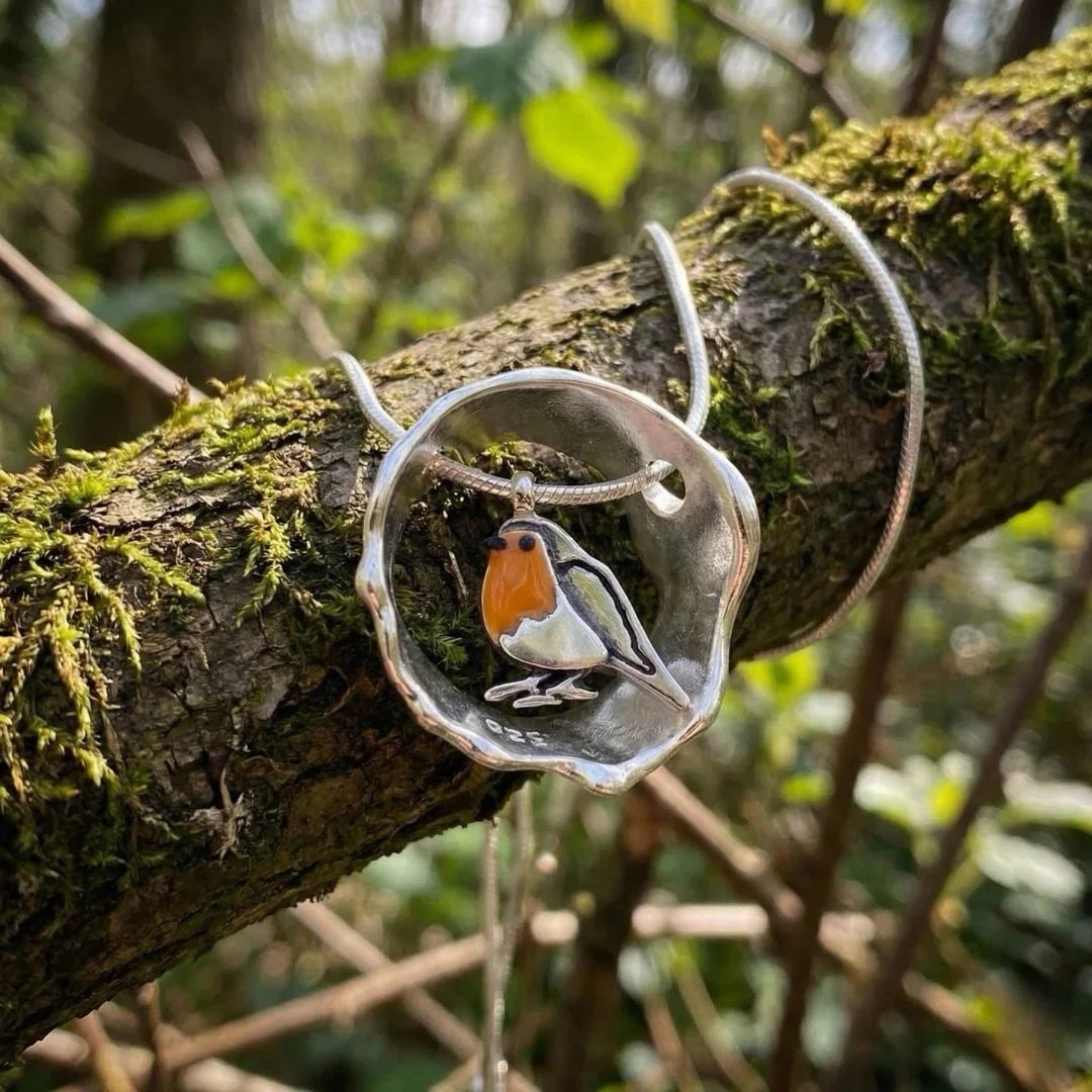 Beautiful Robin Necklace Perfect Gift Idea - product detail image 1