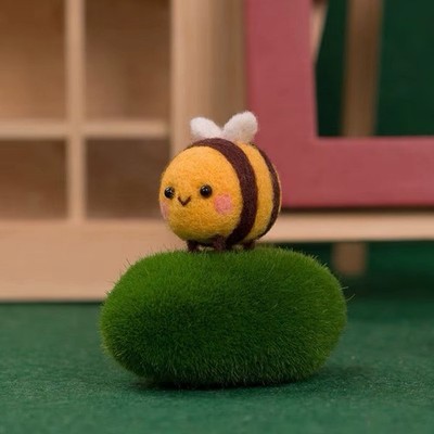Happy Bee Wool Needle Felting Kit