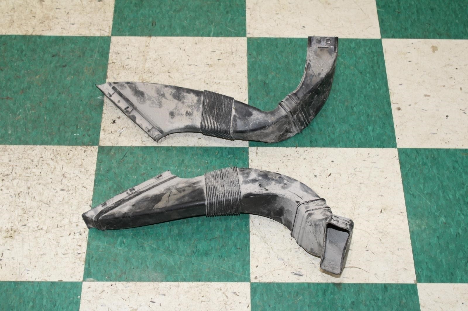 13-18 Flying Spur 6.0L Motor Engine Pair LH RH Intake Filter Ducts OEM Factory