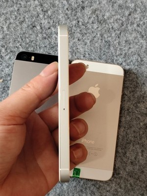 90%N ew Apple iPhone 5s 16/32GB Gray/Silver/Gold Factory UNLOCKED