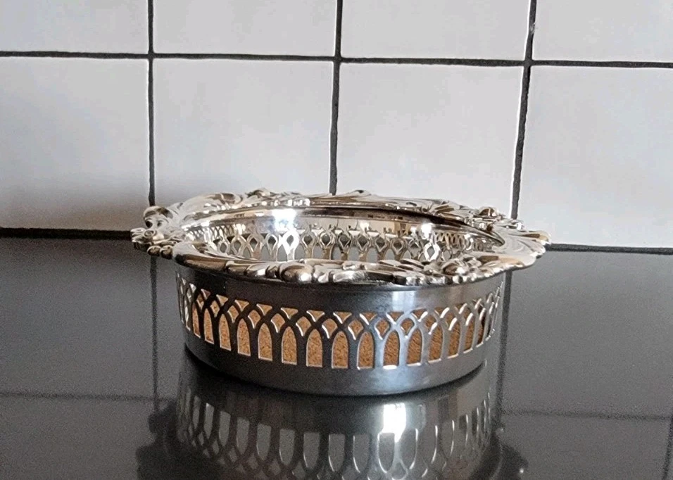 De Colección Lunt Plato de Plata Botella de Vino Posavasos Elocuencia Floral Pergamino con Corcho 5.5" Foto 3 de 4