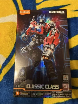 TRANSFORMERS Blockers Classic Class Optimus Prime. 83 Piece Model. See!