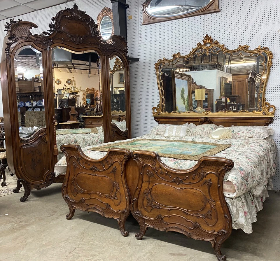 Antiguo juego de dormitorio italiano de cinco piezas de nogal tallado cabecero king C1870 Foto 3 de 4