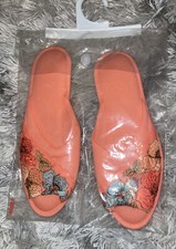 Vintage Vanity Fair Coral Embroidered Floral Peep Toe Slippers Size 6 1/2- 7 1/2