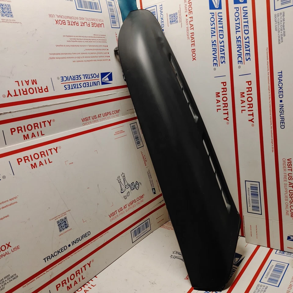 92-96 Isuzu Rodeo Pasajero Derecha Trasero Esquina Superior Moldura En Cuarto Panel OEM Foto 2 de 4