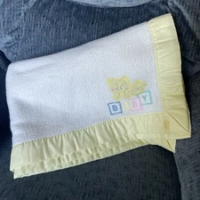 Cuddle Time Vtg Baby Crib Blanket Bear Blocks Acrylic White Yellow Trim Lovey