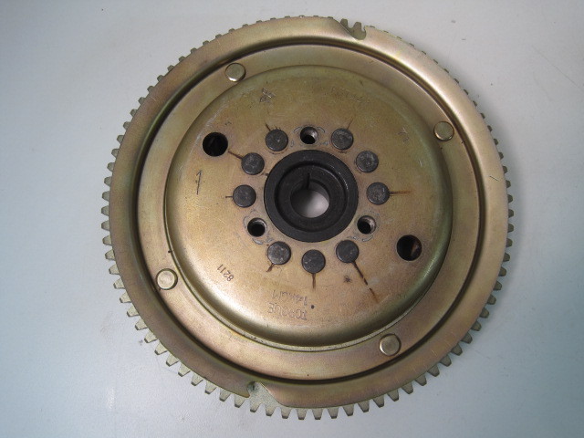 Suzuki 25 Hp Oil Injection Outboard Boat Motor 3 Cylinder Dt25 Flywheel Dt25c For Sale Online Ebay