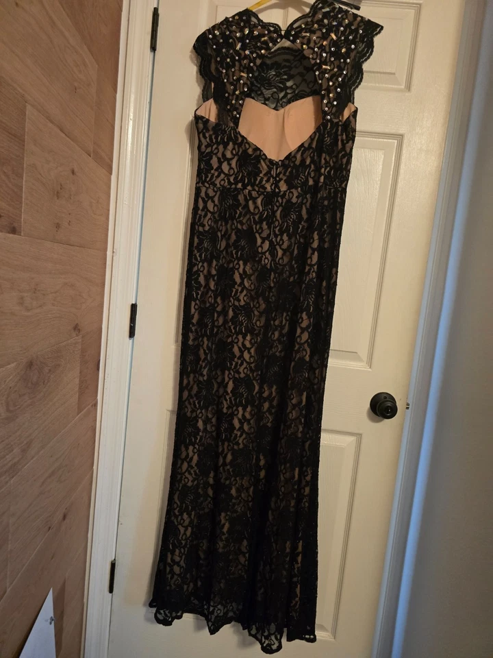 Jodi Kristopher Black Lace Cap Sleeve Evening Gown-Size 14/15 - Image 2 of 4