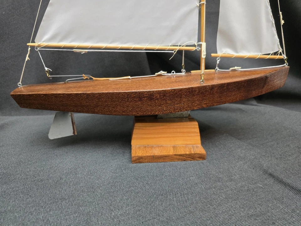 Винтажная 17-дюймовая деревянная демонстрационная модель парусника — морской декор, ремонт мелкого такелажа - Изображение 3 из 4