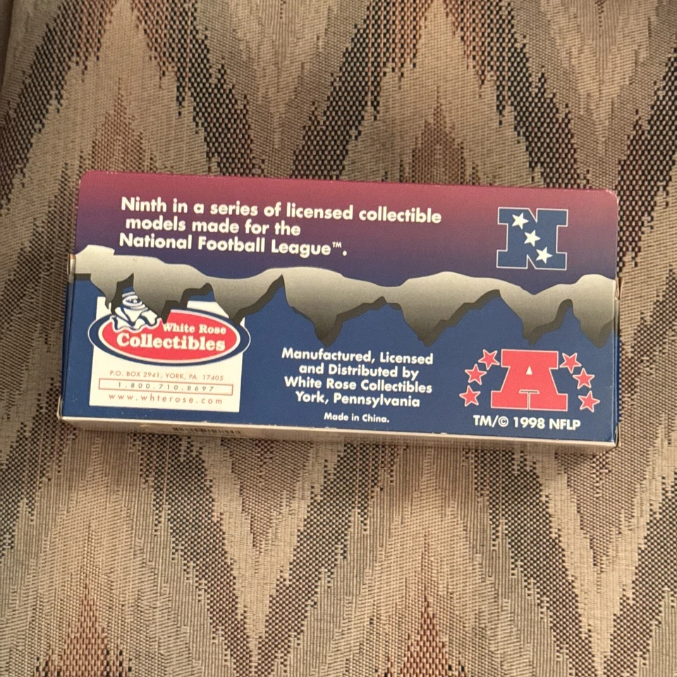 Chicago Bears White Rose Collectibles 1998 NFL Tractor Trailer Toy Vehicle 1:80 - Image 3 of 4