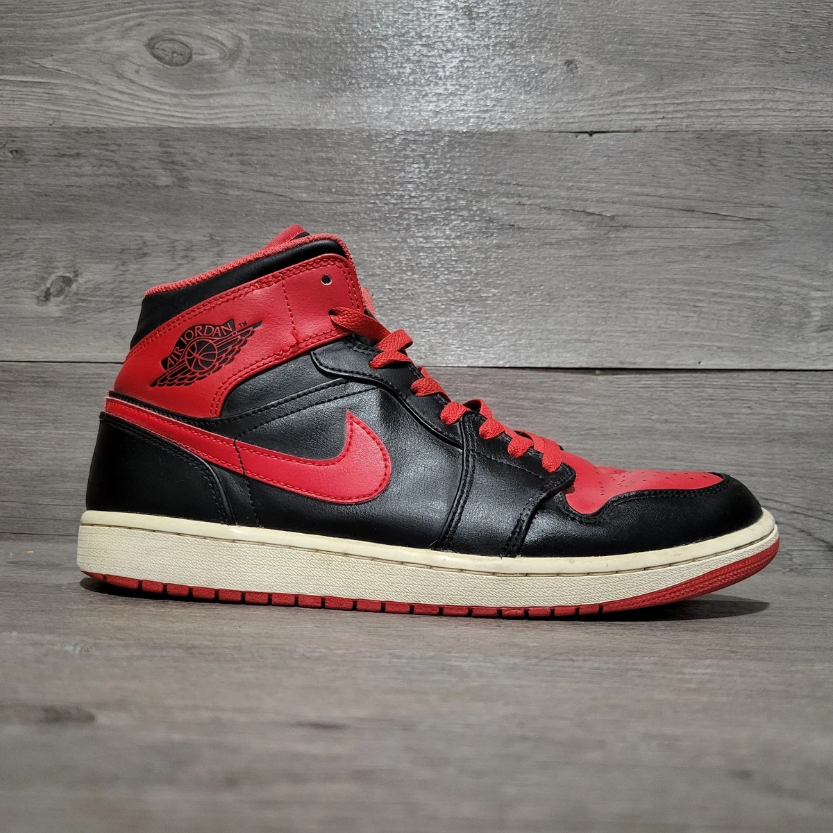 Preços baixos em Jordan 1 Retro Mid Bred | eBay