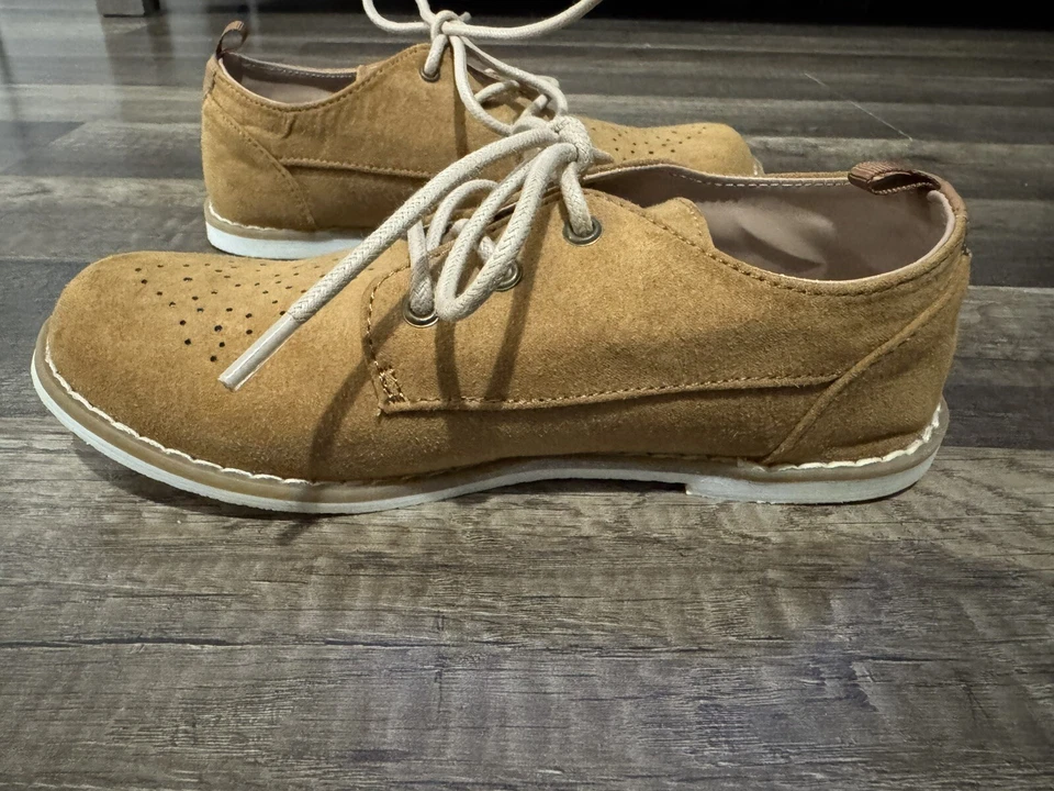 Zapatos de vestir Crazy 8 para niños talla 1 marrón niños pequeños imitación cuero Foto 3 de 4