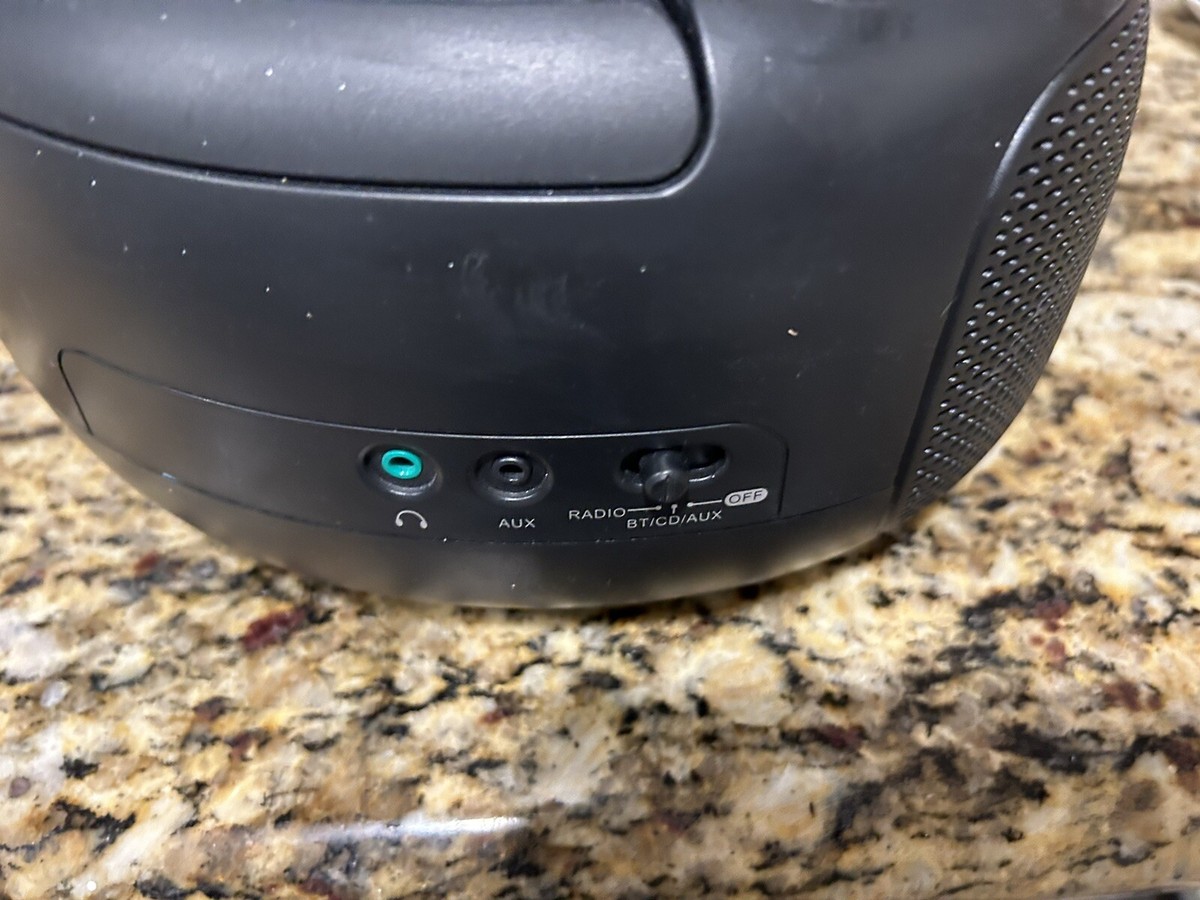 Magnavox MD6972 Portable CD Boombox with AM/FM Radio Magnavox MD6972 Portable CD Boombox with AM/FM Radio