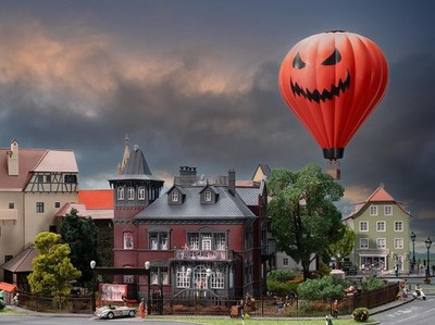 FALLER 190034 HO Scale Aktion Set Halloween (Vampire House And Hot Air Balloon)