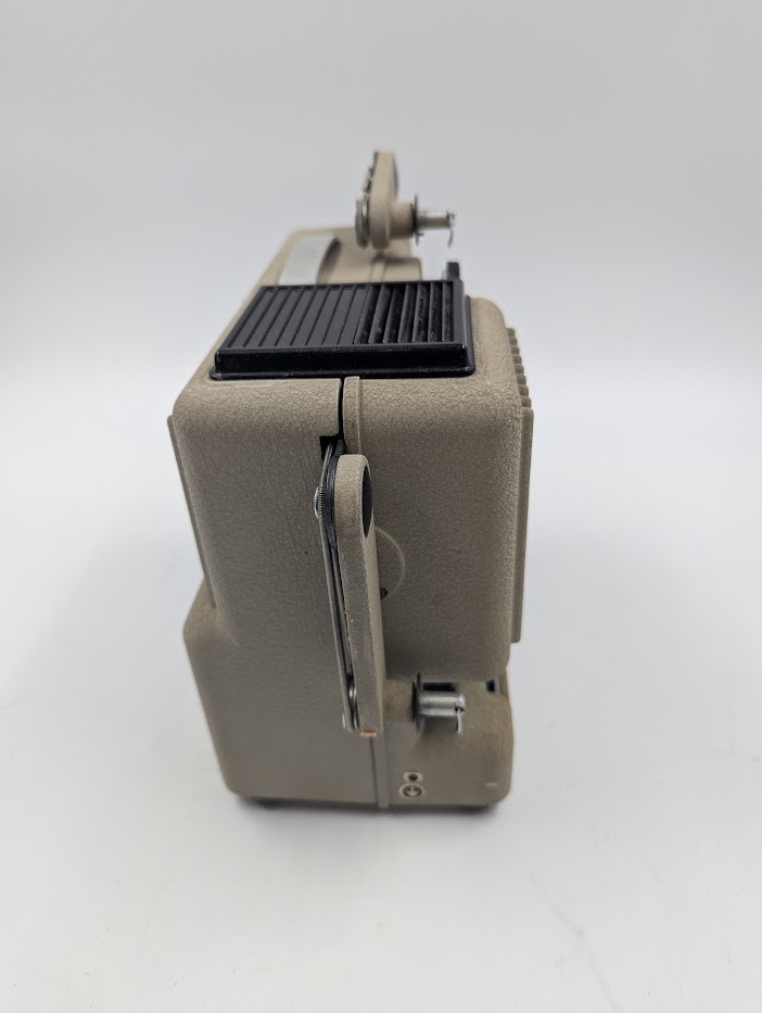 Eumig Wien Type P8 Projector - Tested Power On/Of