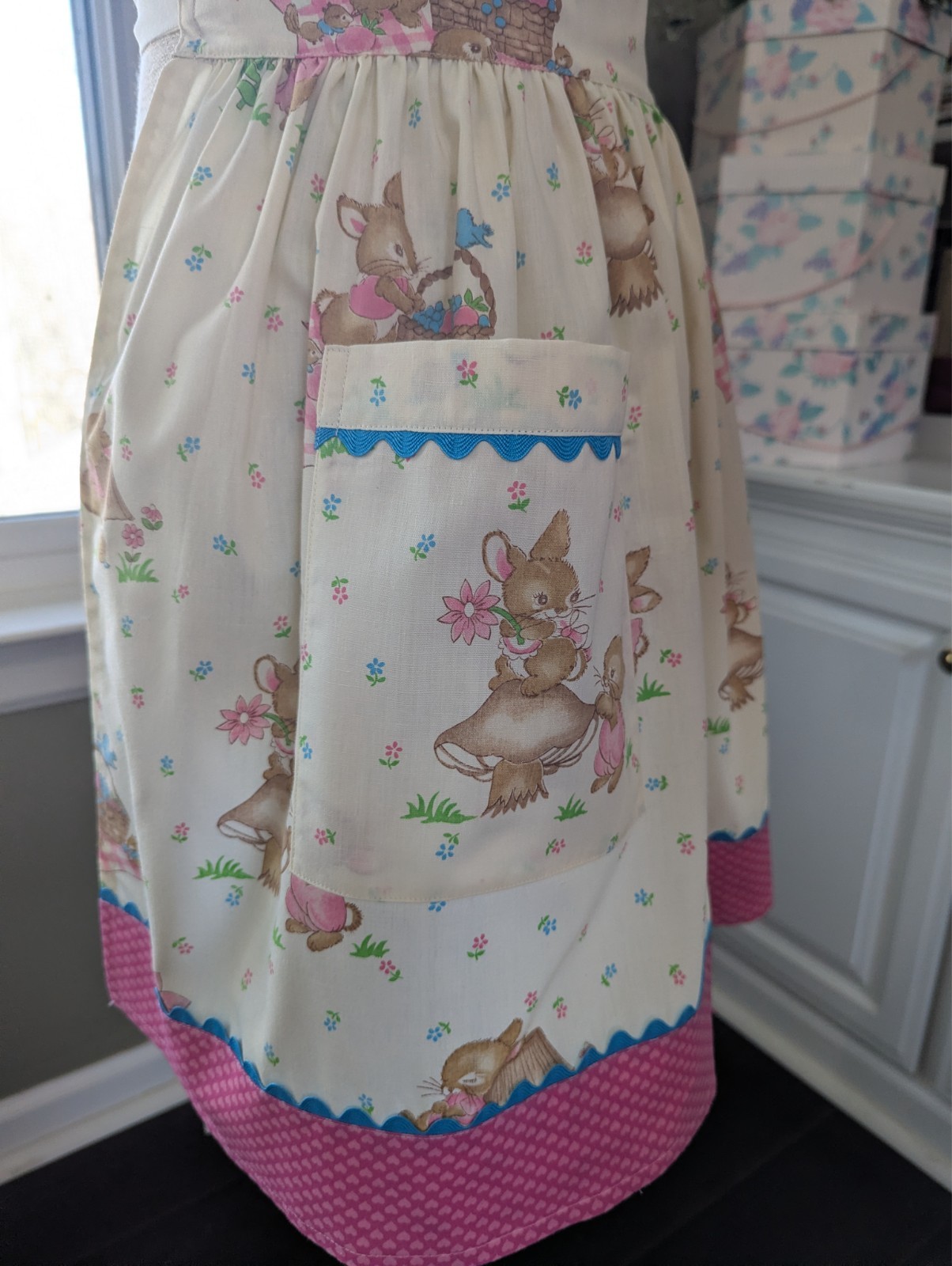 KITCHEN APRON w/Pocket hm w/VTG-USA cotton Blend fabric w/CUTE BUNNIES x EASTER thumbnail 5