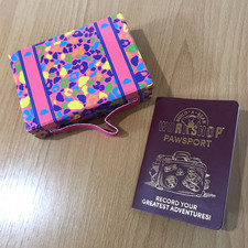 Buld a Bear - Holiday Accessories - Maroon Passport / Pawsport & Pink Suitcase