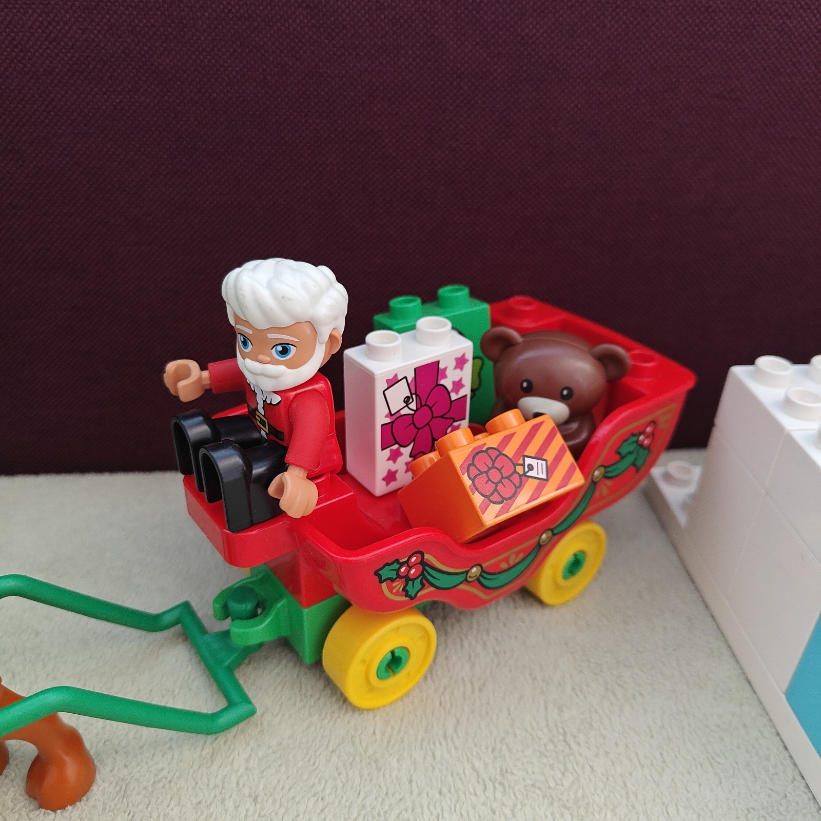 Lego Duplo 10837 - Les Vacances D'hiver Du Père Noël - cadeaux luge sapin foto 2