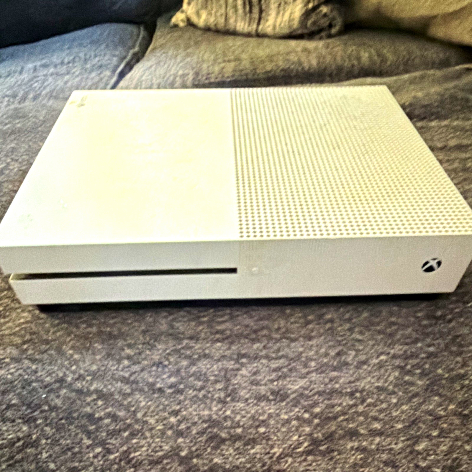 Microsoft Xbox One S 1TB 4K UHD Blu-Ray Wi-Fi White Console MPN 1681