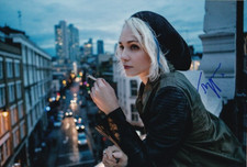 TUPPENCE MIDDLETON signed Autogramm 20x30cm SENSE 8 in Person autograph COA