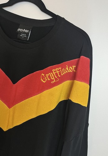 Harry Potter Gryffindor schwarzer Pullover Chevron Sweater Kängurutaschen Gr. 1 - Bild 4 von 9