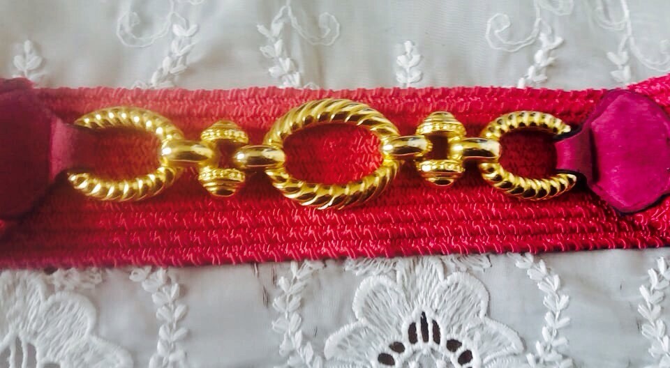 Cintura donna anni 80 fucsia fibbia dorata elasticizzata