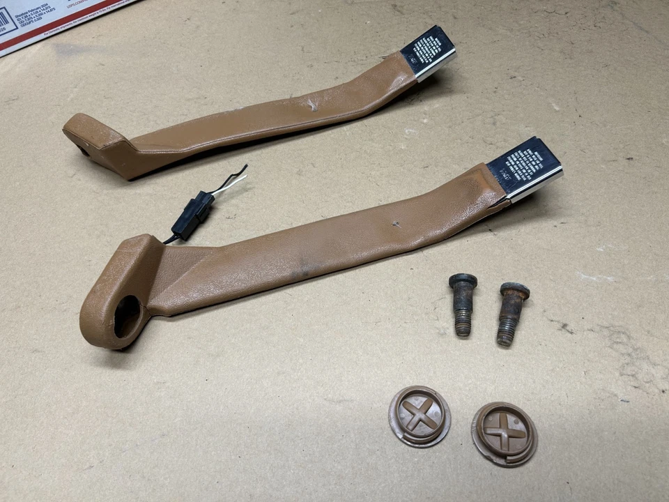 82-94 Chevy S-10 Blazer S15 cubo delantero conductor pasajero cinturón de seguridad hebilla bronceado Foto 3 de 4