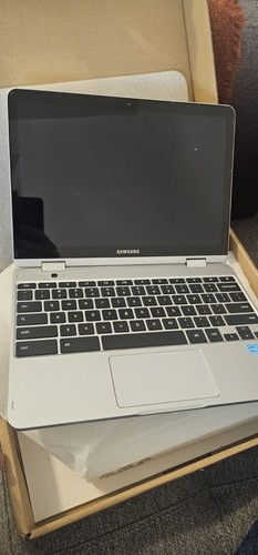 Samsung 12.2" FHD 2-in-1 Touch Chromebook Plus V2 Celeron/4GB/64GB+Pen - Afbeelding 2 van 7