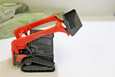 NEW RAY ORANGE KUBOTA SVL 90-2, Pre-owned Plastic construction Toy Tool.