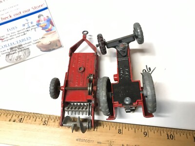 DINKY TOYS : Tracteur Massey-Harris rouge réf 300 avec son conducteur
