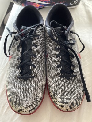 nike indoor soccer shoes cleats size 6 