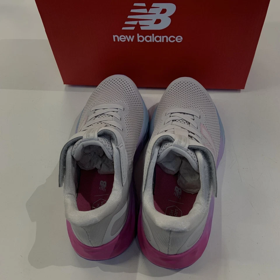 Encaje elástico New Balance Fresh Foam Arishi V4 gris rosa. Foto 4 de 4