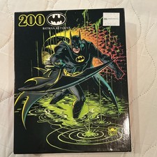 Golden Batman Returns 200-Piece Interlocking Cardboard Jigsaw Puzzle 1992 5247A